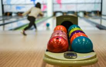 Gyere velünk bowlingozni!