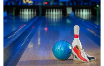 Gyere velünk bowlingozni!